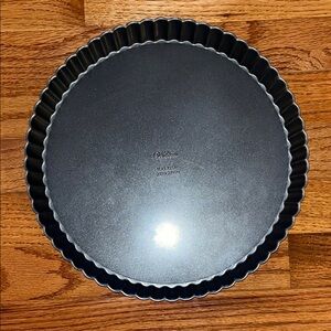 Wilton Gray Non-Stick Fluted Bakeware Pan